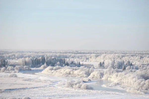 Soğuk kışta buz nehri