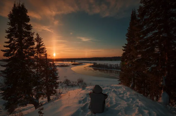 Kış gün batımı Bir nehir