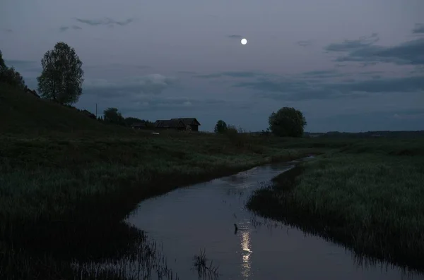 Ay nehri yaz gecesinde