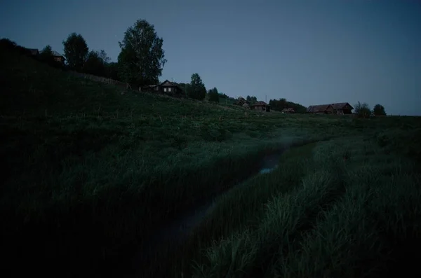 Nehir köyünde yaz gecesi