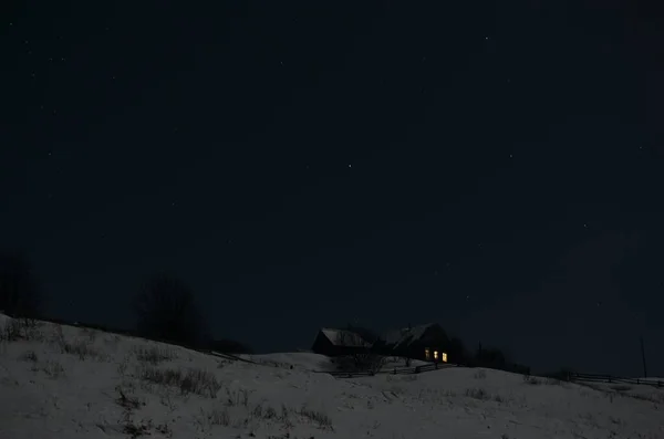 Alleen Huis Nacht Winter — Stockfoto