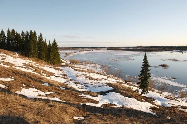 Gün batımında buz