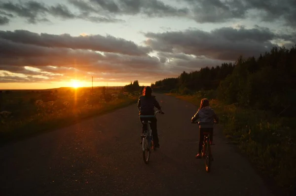 Fahrradtour Sonnenuntergang — Stockfoto