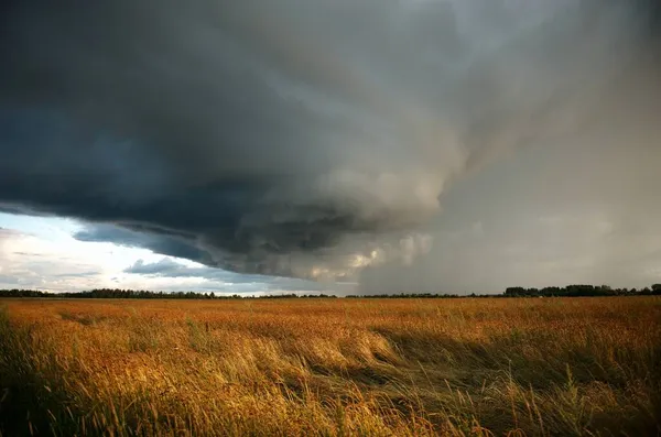 kızgın bulutlar gün batımında