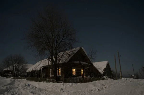 Kış gecesinde ay evi
