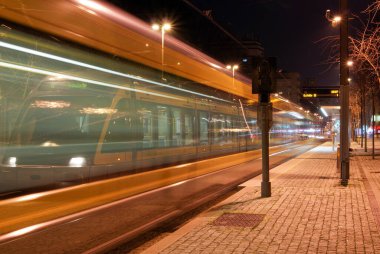 Yüzey Metro Gece Işıkları Bulanık Hızda