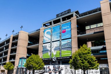 Chicago, IL, USA - 24 AĞUSTOS 2019: MLB 'nin Chicago White Sox' s Garantili Oranlar Alanının dışı. Beyzbol stadyumunda yıllardır birçok isim değiştirildi ama en çok Comisky olarak bilinir..