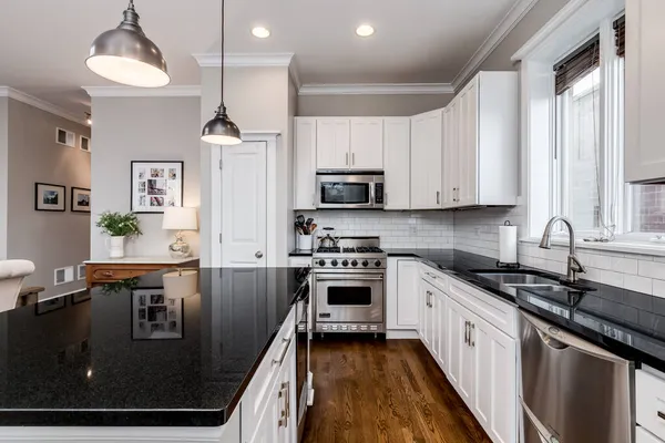 Chicago Usa Februar 2020 Eine Schöne Küche Mit Weißen Schränken — Stockfoto