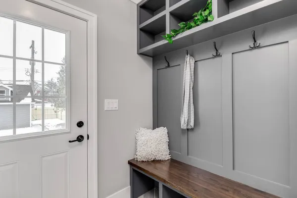 Chicago Usa January 2020 Staged Detail Shot Gray Mudroom Entryway — Stock Photo, Image