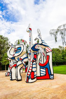 HOUSTON, TX, ABD - 12 Eylül 2018: Houston şehir merkezindeki Discovery Green Park 'ta bulunan renkli bir sanat heykeli, Au Fantome Anıtı.