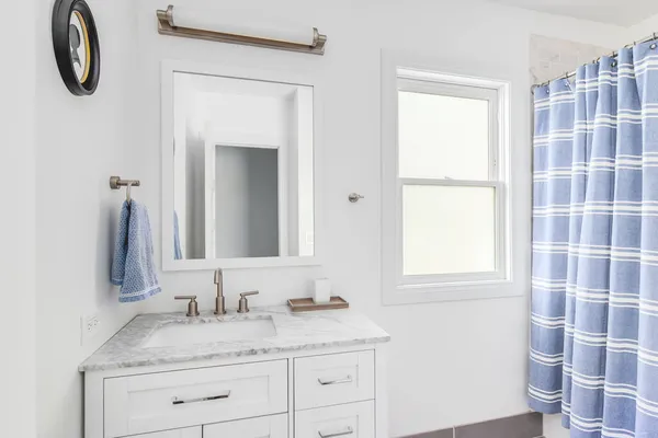 Oak Park Estados Unidos Agosto 2020 Baño Blanco Con Encimeras — Foto de Stock