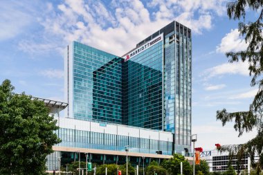 HOUSTON, TX, ABD - SEPTEMBER 11, 2018: The Marriott Marquis Houston şehir merkezinde yer alan ve Teksas şeklinde bir havuz, beş restoran ve her açıdan güzel manzaralı bir oteldir..