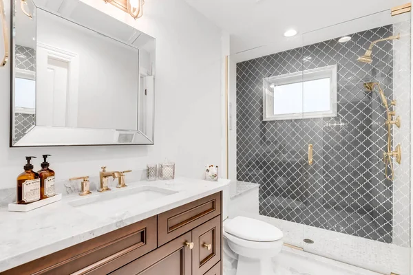 Chicago Usa October 2020 Luxurious Bathroom Brown Vanity White Granite — Stock Photo, Image