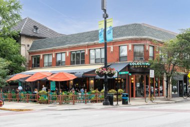 Chicago, IL, ABD - 13 Temmuz 2021: Colectivo Coffee Illinois ve Wisconsin 'de bulunan küçük bir kahve şirketidir. Şirket 1993 yılında kurulurken şimdi de çay ve bira ikram ediyor.. 