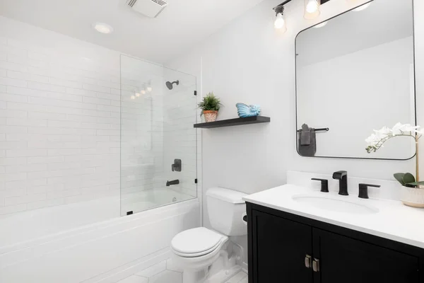 Chicago Usa Februar 2021 Ein Kleines Modernes Badezimmer Mit Dunklem — Stockfoto