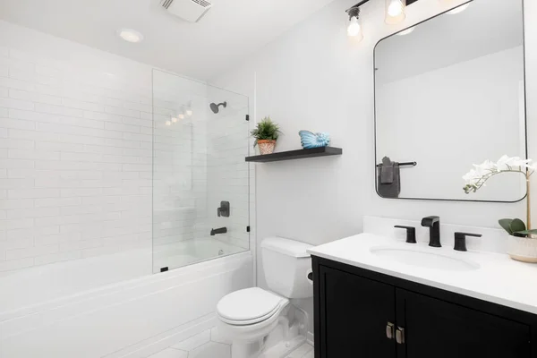 Chicago Usa Febbraio 2021 Piccolo Bagno Moderno Con Lavabo Scuro — Foto Stock