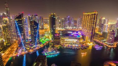 Gece hafif Dubai marinası çatı katı panoraması 4k zaman ayarlı uae