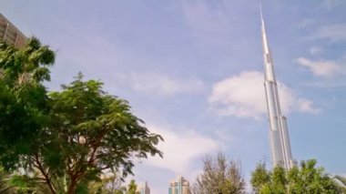 DUBAI, BAE - 29 HAZİRAN 2017: Gün zamanı Dubai şehri dünyanın en yüksek binası Palmiye ağacı panorama 4k dolaylarında 29 Ocak 2017 Dubai, Birleşik Arap Emirlikleri.