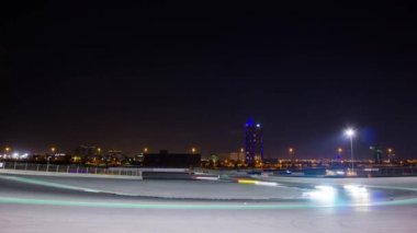 Dubai 'nin ünlü motor kenti yarış pisti, zaman geçiyor.