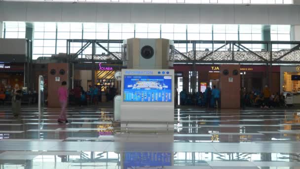 Jakarta Indonesia Circa 2020 Crowded Soekarno Hatta International Airport Daytime — Stock Video