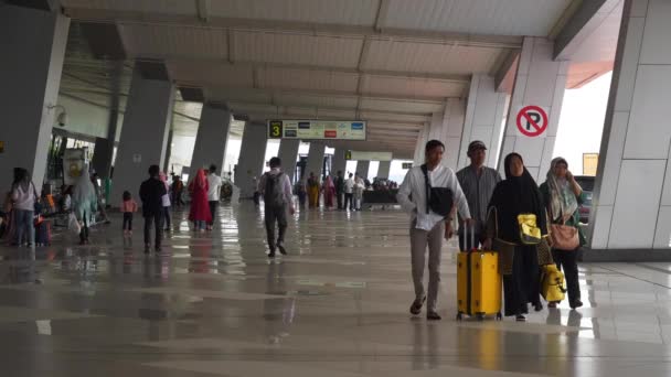 Jakarta Indonesia Circa 2020 Kalabalık Soekarno Hatta Uluslararası Havaalanı Gündüz — Stok video