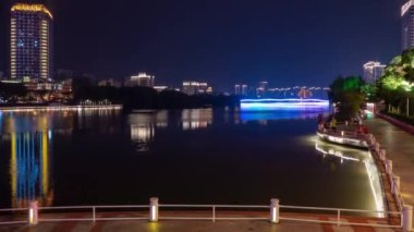 Gece aydınlatılmış Hainan Adası Sanya Körfezi Apartmanı Panorama 4k zaman dilimi Çin porseleni