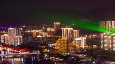 Gece aydınlatılmış Hainan Adası Sanya Körfezi Apartmanı Panorama 4k zaman dilimi Çin porseleni