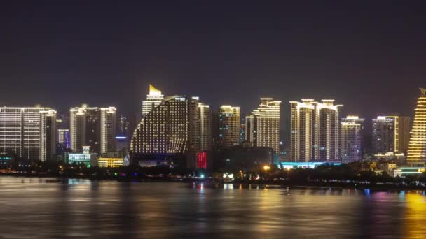 Noc Osvětlené Hainan Ostrov Sanya Bay Bytový Komplex Panorama Timelapse — Stock video