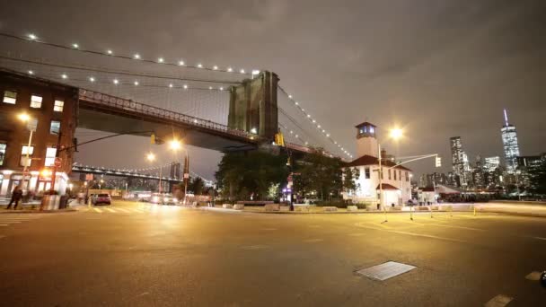 New York Září 2014 Křižovatka Pod Brooklynským Mostem Noční Světla — Stock video