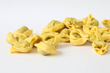 Süzme peynirli İtalyan mantısı