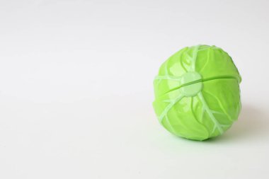 bebek plastik oyuncak yeşil lahana