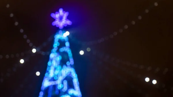 Fundo Férias Natal Árvore Natal Guirlanda Brilhante Borrão Feliz Ano — Fotografia de Stock