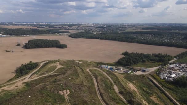 Basurero Cerrado Restauración Del Territorio Paisajismo Una Gran Colina Basura — Vídeos de Stock