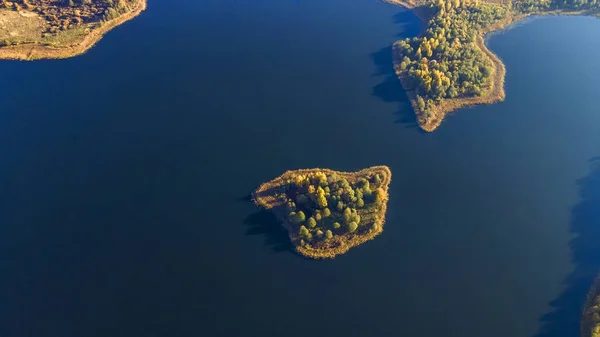 Μεγαλοπρεπές Τοπίο Φωτογραφήθηκε Από Drone Αεροφωτογραφία Της Λίμνης Γλυκού Νερού — Φωτογραφία Αρχείου
