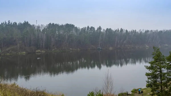 Pêcheur Dans Bateau Caoutchouc Sur Rivière Homme Mûr Pêchant Depuis — Photo