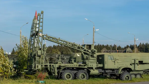 Panoramisch Uitzicht Openluchtmuseum Van Oude Militaire Uitrusting Militair Voertuig Voor — Stockfoto