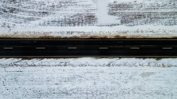 Κορυφαία Θέα Από Τον Αέρα Στο Δρόμο Χειμώνα Στο Πεδίο — Φωτογραφία Αρχείου