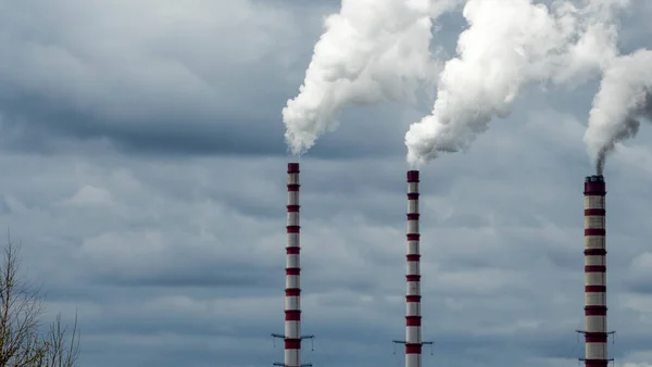 Industriële Rook Van Schoorsteen Dramatische Lucht Achtergrond Zicht Hoge Schoorsteenpijpen — Stockfoto