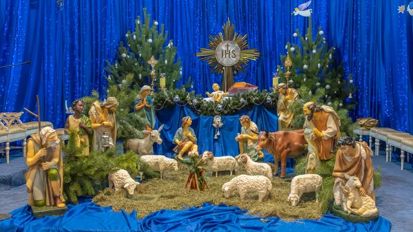 Födelsekyrkan Julkrubba Med Jesusbarnet Maria Och Josef Krubban Med Får — Stockfoto