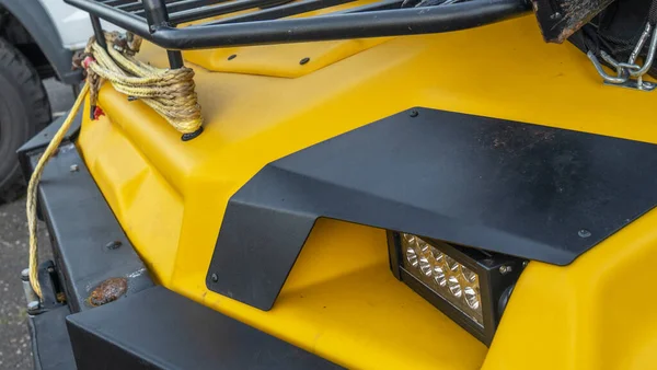 Close Zicht Gele Autokoplamp Kopieerruimte — Stockfoto