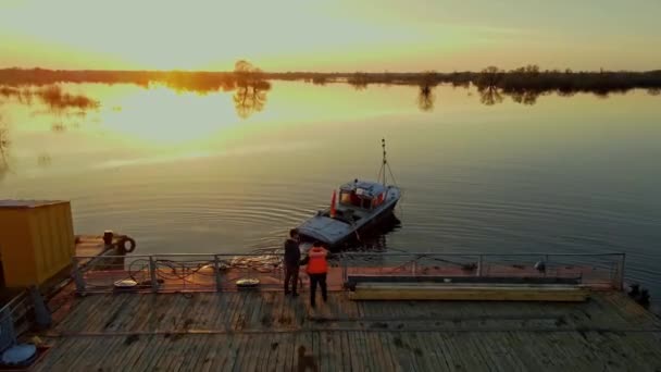 Antica Traversata Manuale Del Fiume Auto Viene Trasportata Attraverso Fiume — Video Stock