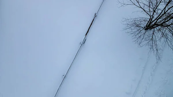 Letecký Pohled Dřevěný Plot Zasněženém Poli Snow Pokryl Dřevěný Plot — Stock fotografie