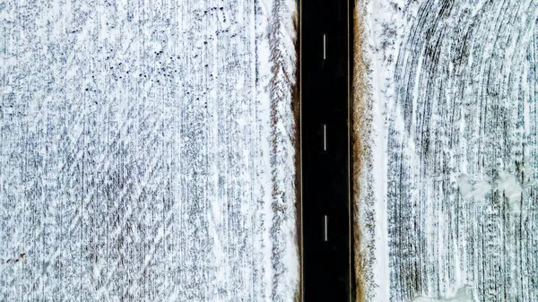 Vista Dall Alto Dall Aria Sulla Strada Invernale Nel Campo — Foto Stock