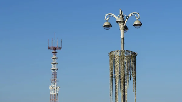 Poste Lâmpada Torre Contra Céu Azul Espaço Para Sms Conceito — Fotografia de Stock