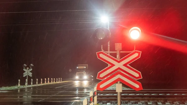 Treinpoorten Gesloten Nachts Trein Rang Kruising Met Knipperende Knipperende Lichten — Stockfoto