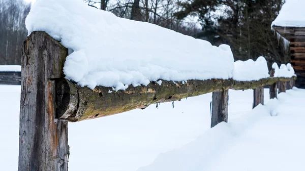 Téli Természet Egy Rúdkerítéssel Jégcsapok Kerítésen Télen Téli Koncepció — Stock Fotó