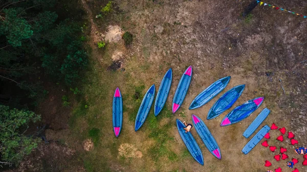 Kayaks Orilla Del Río Muelle Kayak Turístico Campamento Turístico Embarcadero — Foto de Stock