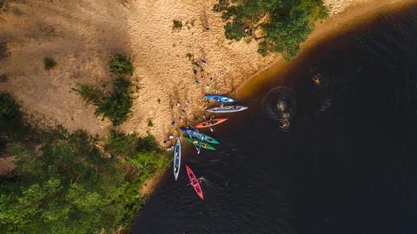 Kayaks Orilla Del Río Muelle Kayak Turístico Campamento Turístico Embarcadero — Foto de Stock