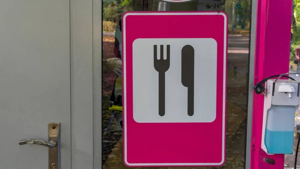 Fröhlich Rosa Straßenschild Restaurant Verkehrszeichen Signalisiert Gastronomie Öffentlichen Park Café — Stockfoto