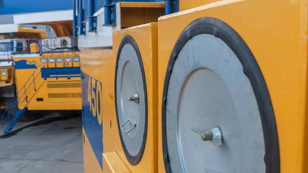 Grote Gele Mijnwagen Details Van Bouw Van Een Mijnbouwdump Truck — Stockfoto